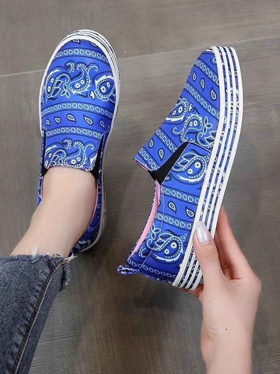 Comfortable lightweight women's flats with colorful pattern printed in multiple colors and sizes