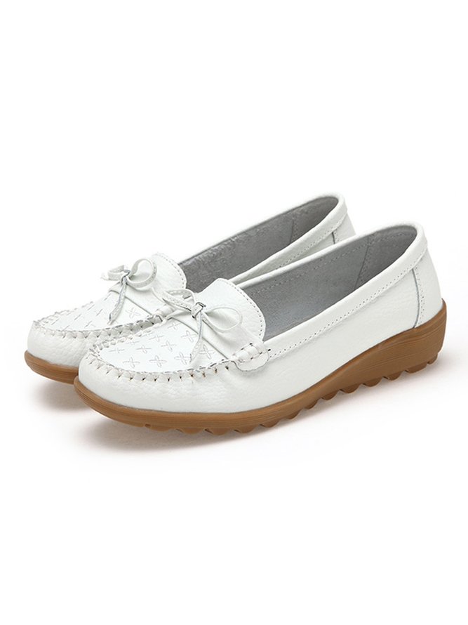 Embroidered design Women's Moccasins with wear-resistant and non-slip soles in mutiple sizes and colors