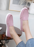 Comfortable and breathable women's slip-on flats